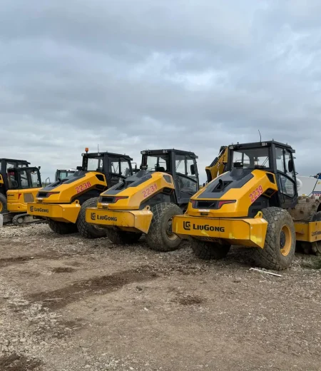 Compactoare cu tambur LiuGong utilizate pentru compactarea solului și pietrișului în lucrări de construcții și infrastructură